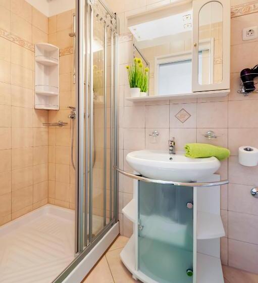 غرفة قياسية, Apartment & Rooms Graciela