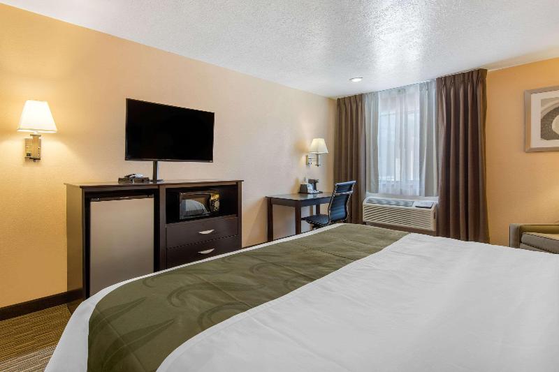 Номер Стандарт, Quality Inn & Suites Albuquerque North Near Balloon Fiesta Park