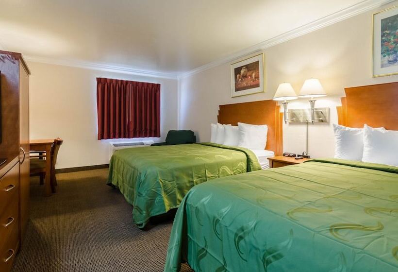 스탠다드 룸 더블 침대 2개, Quality Inn & Suites Salina