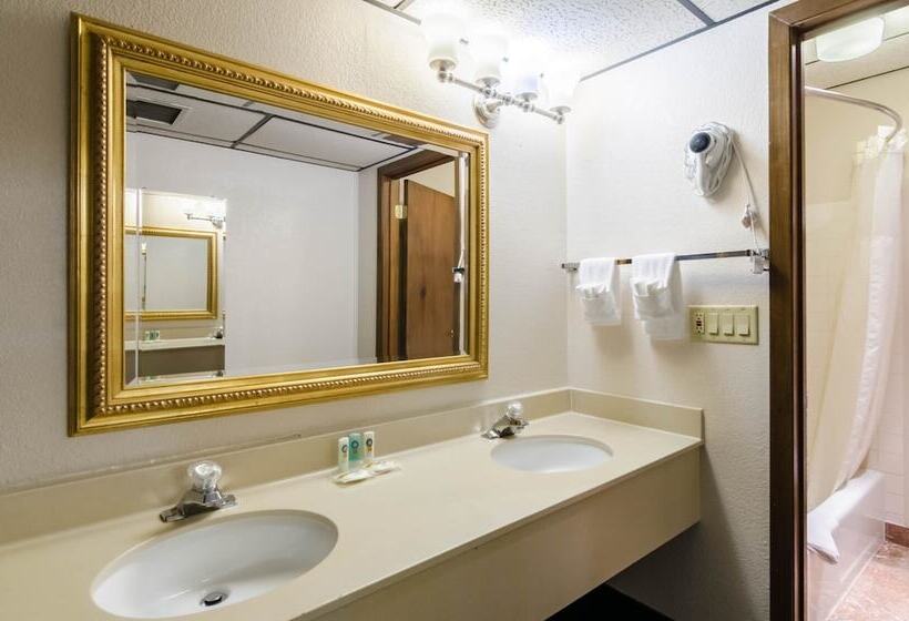 스위트, Quality Inn & Suites Salina