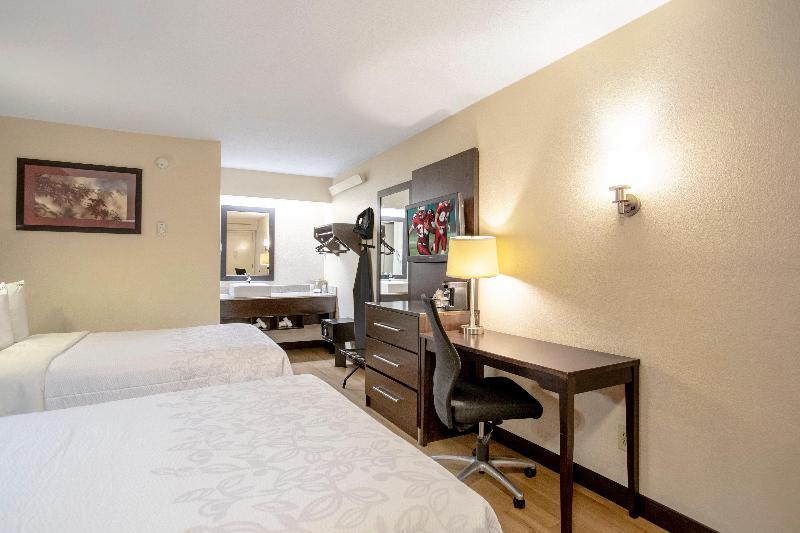 Номер Стандарт, Red Roof Inn Plus+ St Louis   Forest Park/ Hampton Ave 