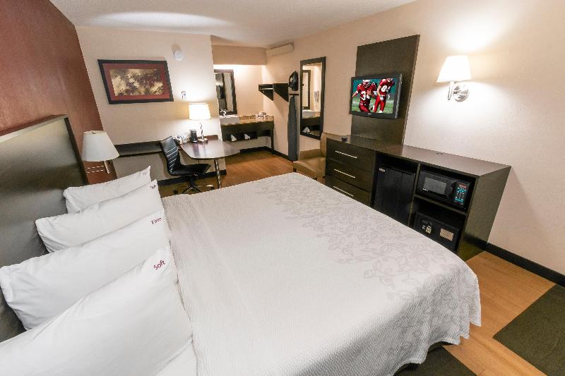 Номер Superior Кровать Кинг, Red Roof Inn Plus+ St Louis   Forest Park/ Hampton Ave 