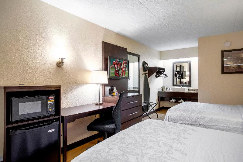 디럭스 룸, Red Roof Inn Plus+ West Springfield
