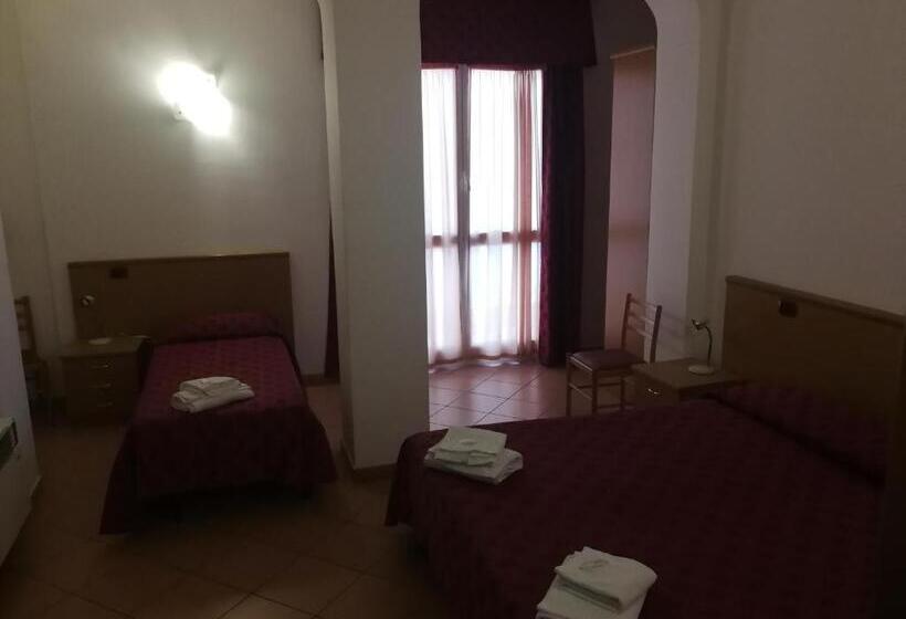 Номер Стандарт Трехместный, Albergo Della Stazione