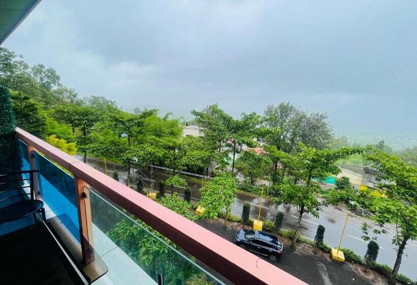 Люкс с Балконом, Saptarang Residency Panhala