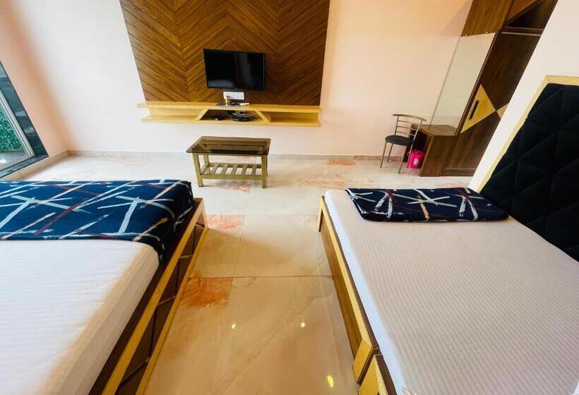 Люкс с Балконом, Saptarang Residency Panhala