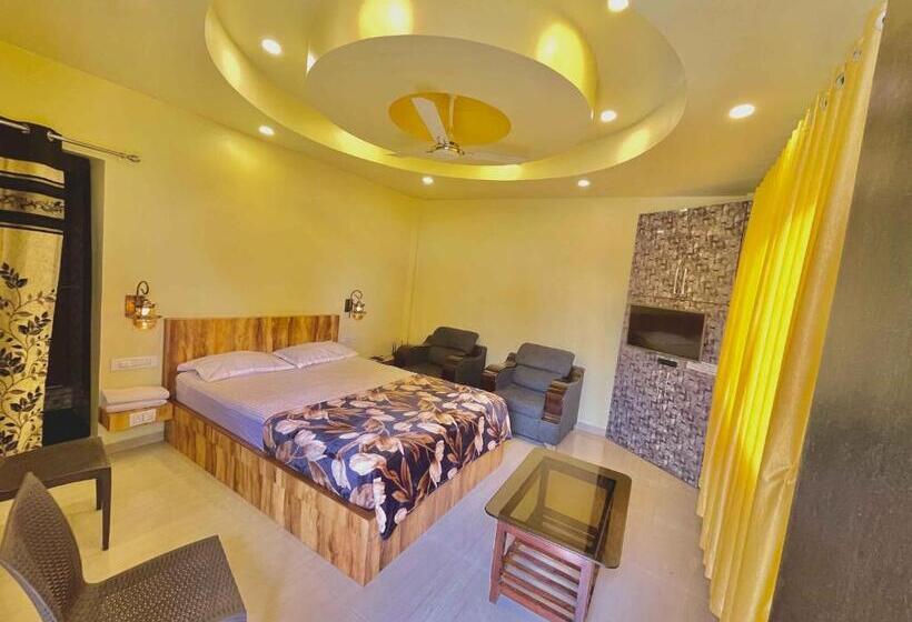 Семейный Номер, Saptarang Residency Panhala