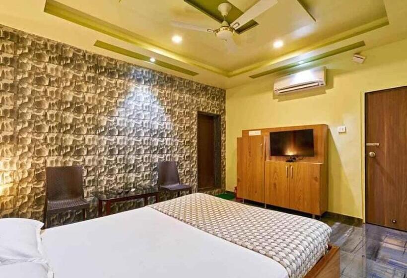 Семейный Номер, Saptarang Residency Panhala