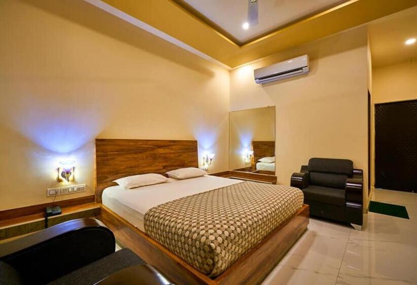 Семейный Номер, Saptarang Residency Panhala