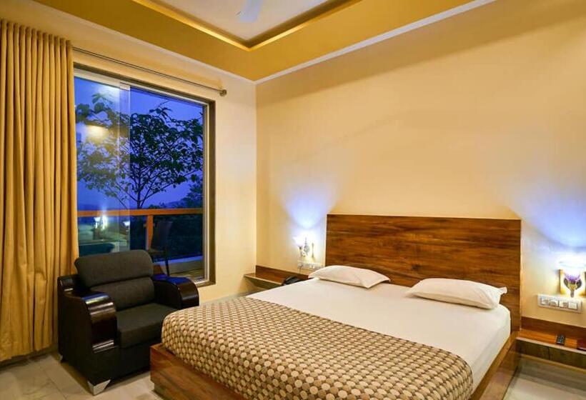 Семейный Номер, Saptarang Residency Panhala