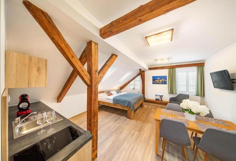 스탠다드 스튜디오 킹침대, Garni Villa Areka