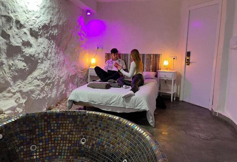 Номер Стандарт с Гидромассажем, Fortress Jacuzzi Suites
