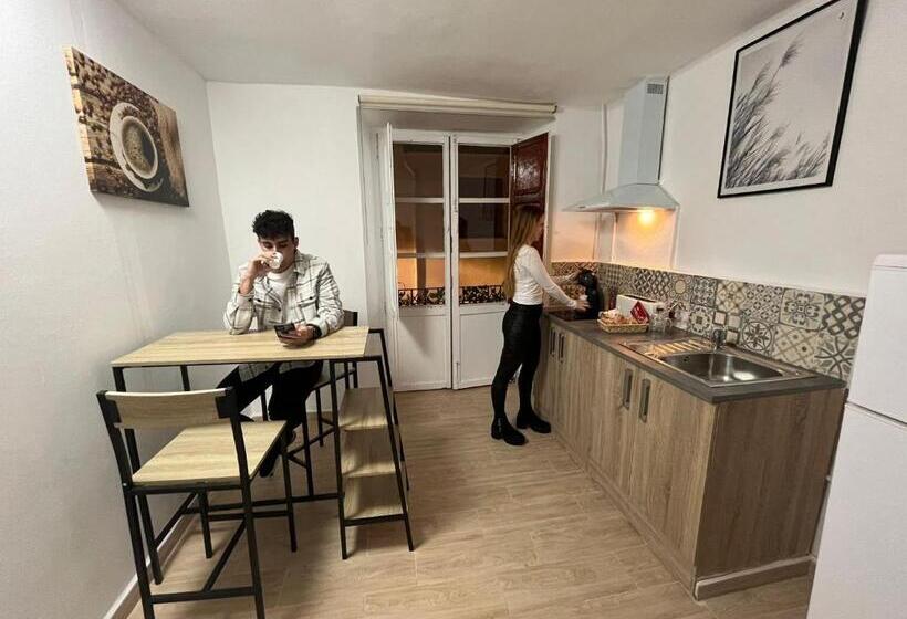 Полулюкс, Fortress Jacuzzi Suites