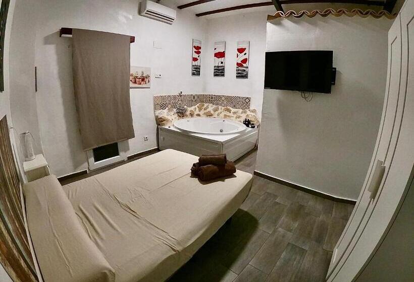 Полулюкс, Fortress Jacuzzi Suites