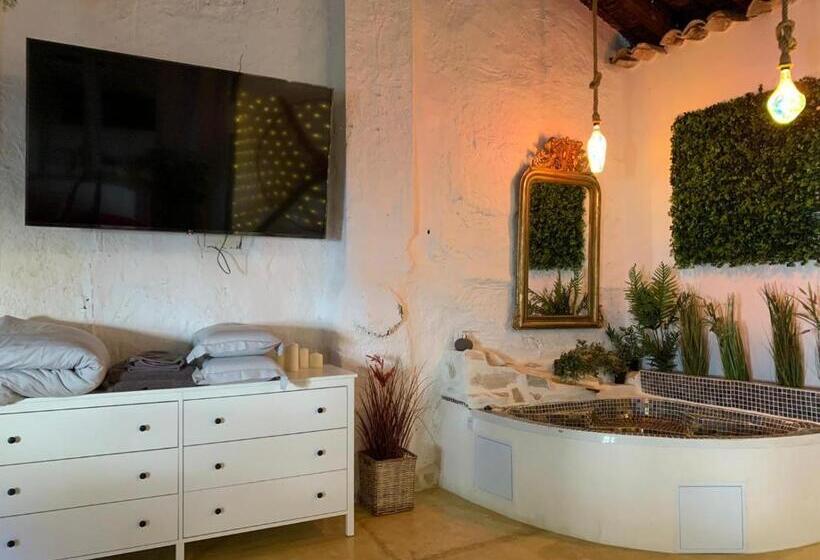 Люкс Вид на Горы, Fortress Jacuzzi Suites