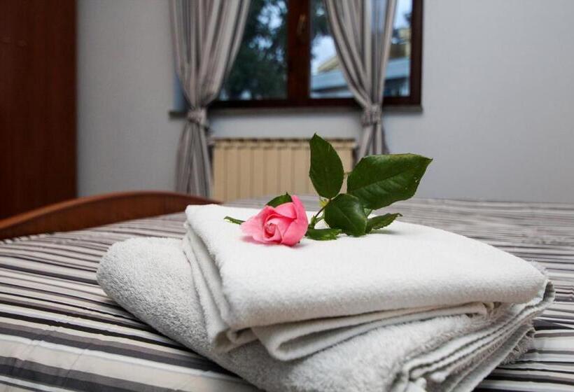 اتاق خانوادگی, Acerorosso B&b