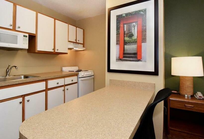 스탠다드 스튜디오, Extended Stay America Suites  Wichita  East