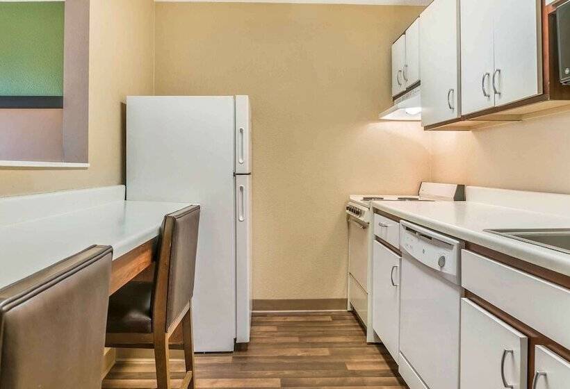 标准工作室, Extended Stay America Select Suites   Detroit   Ann Arbor   University South