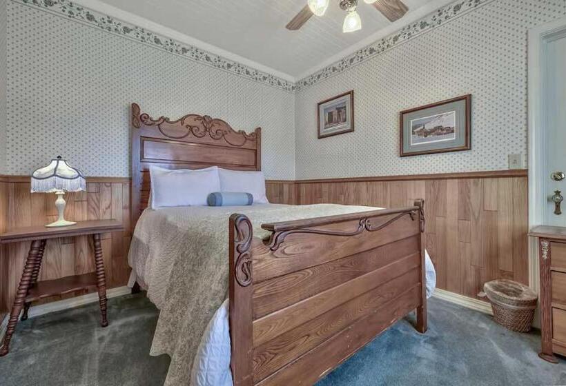 Quarto Deluxe com Sacada, Silver Maple Inn And The Cain House Country Suites