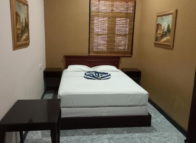 经济房, Luxury Inn Matale