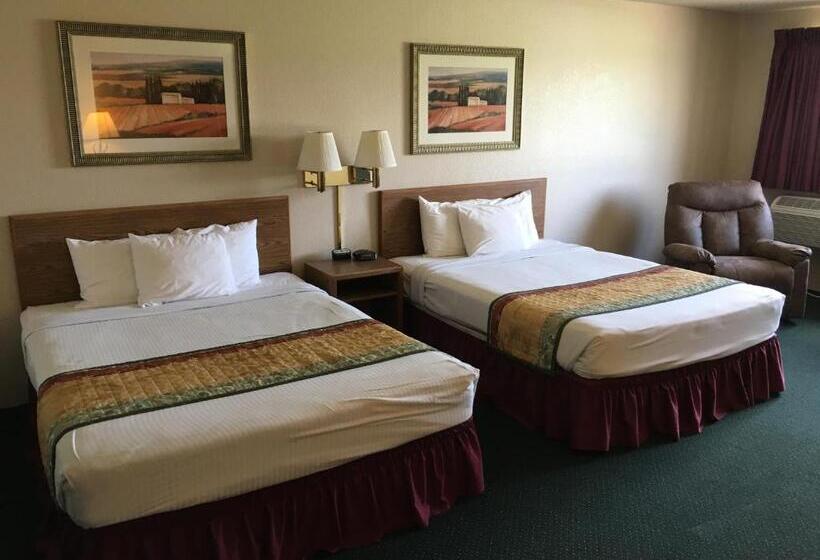 Family Suite, Cassville Four Seasons Inn & Suites