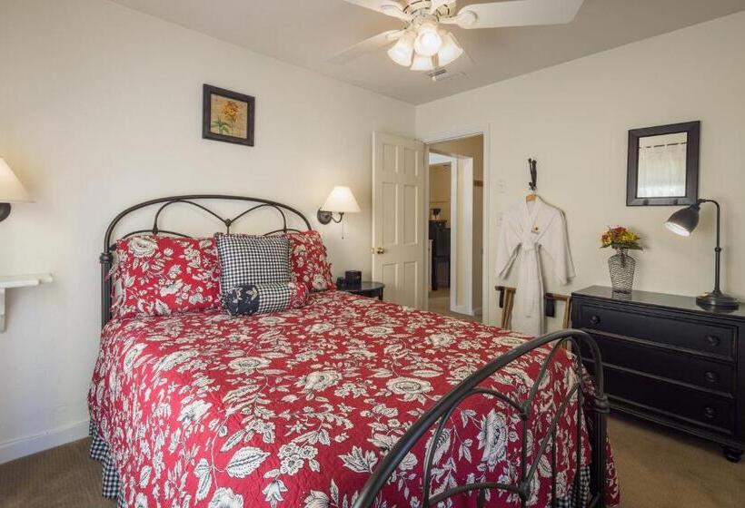 Люкс Повышенной Комфортности, Sunflower Hill Inn