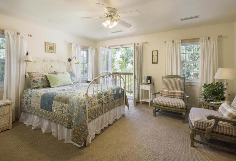 Номер Стандарт Вид на Сад, Sunflower Hill Inn