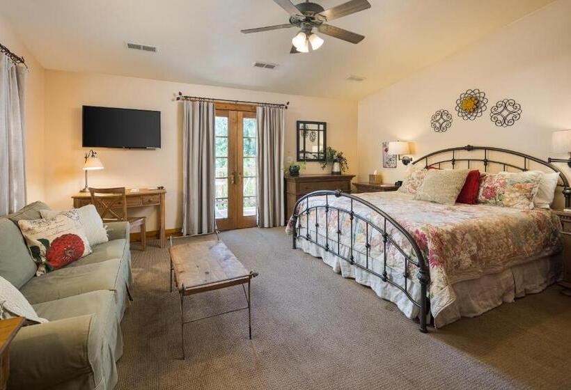 Номер Deluxe, Sunflower Hill Inn