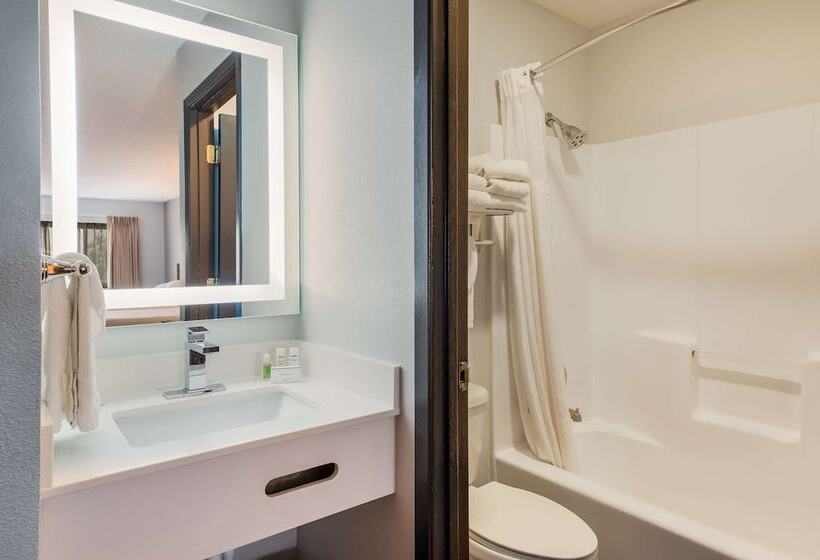 Номер Стандарт, Red Lion Inn & Suites Ontario