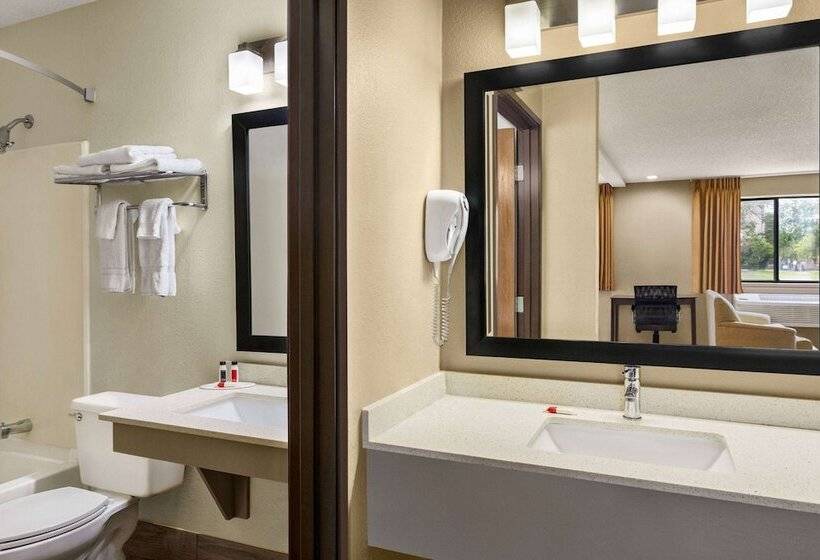 Люкс, Super 8 By Wyndham Ankeny/des Moines Area