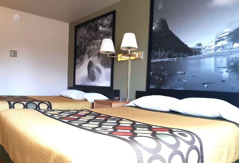 Номер Deluxe, Super 8 By Wyndham Hamilton
