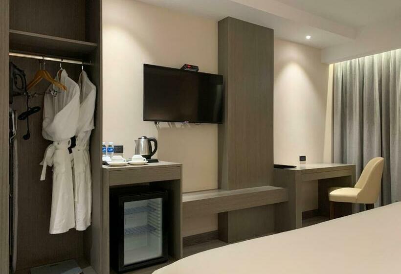 스탠다드 룸 킹사이즈 침대, Capitol Hill Hotel And Suites
