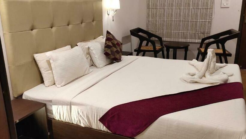 小室, Aurum Resorts