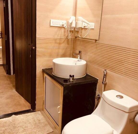 小室, Aurum Resorts