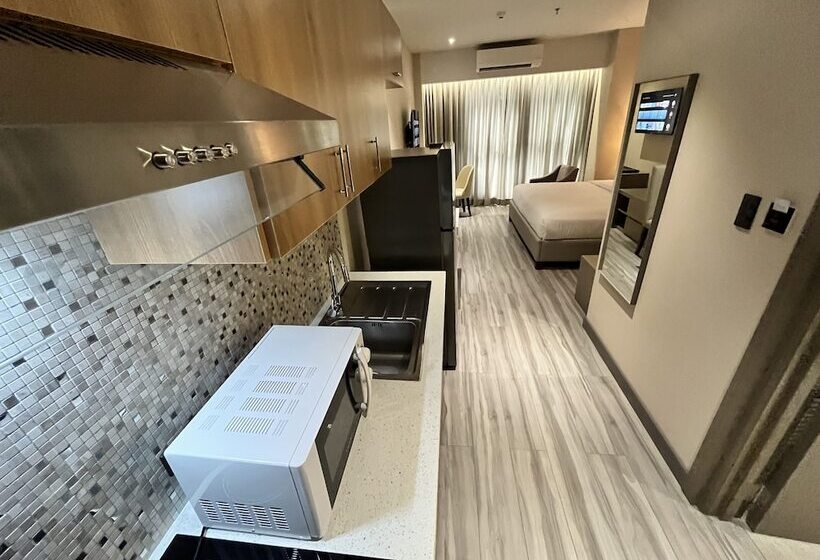스탠다드 스튜디오, Capitol Hill Hotel And Suites