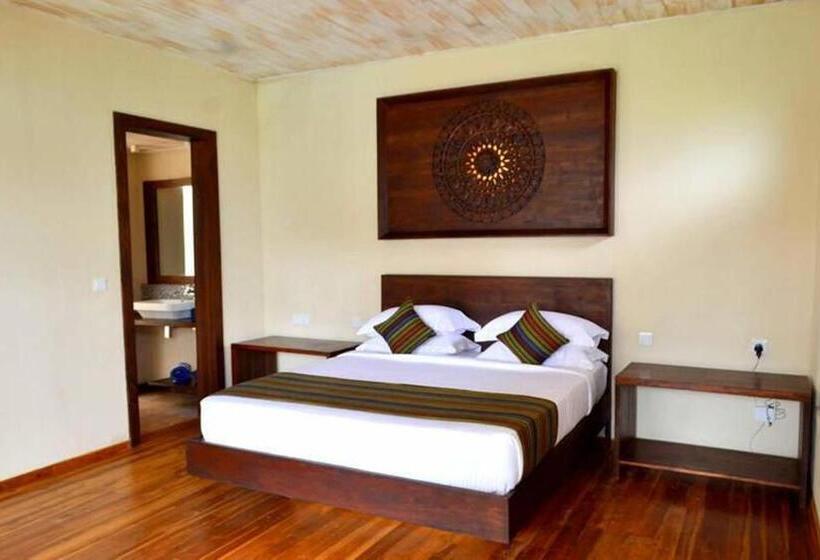 اتاق لوکس با بالکن و چشم‌انداز دریا, Guru Beach Resort