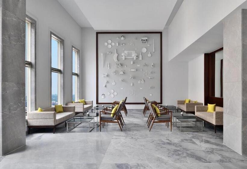 带大床的豪华间, Le Meridien Hyderabad