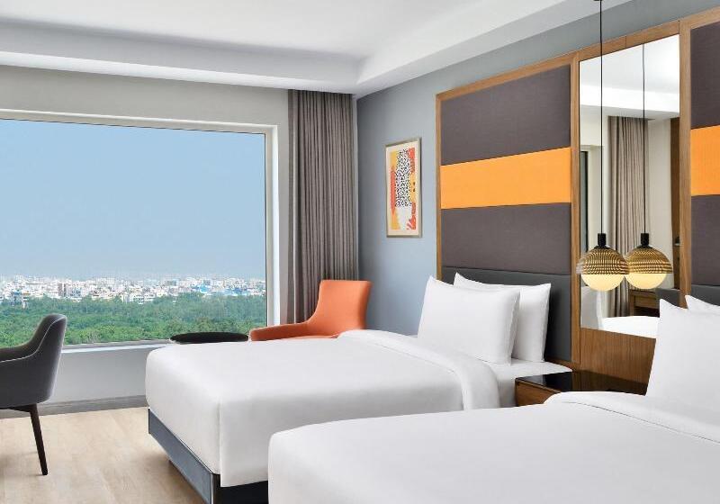 带大床的豪华间, Le Meridien Hyderabad