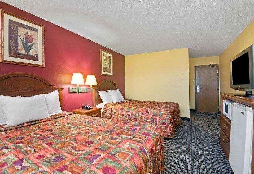Номер Стандарт 2 Двуспальные Кровати, Days Inn By Wyndham Torrington