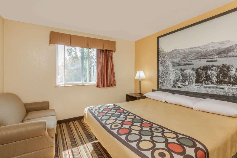 带大床的套房, Super 8 By Wyndham Latham   Albany Airport