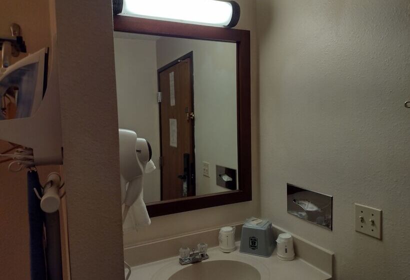 Люкс, Super 8 By Wyndham Monroe Wi