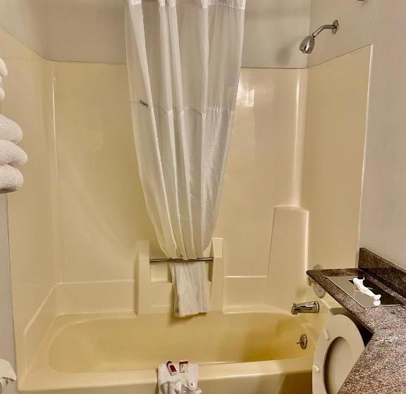 Стандартный Номер Кровать Кинг, Travelodge By Wyndham La Porte/michigan City Area