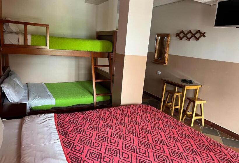 4인용 스탠다드 룸, Hostal Alpachaca   New Quito Airport