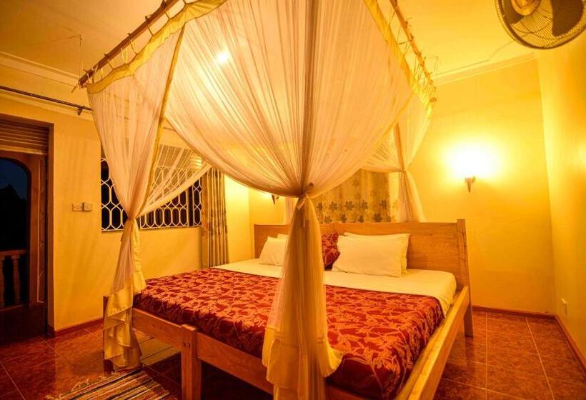 اتاق لوکس سه تخته, Cycad Entebbe Guest House