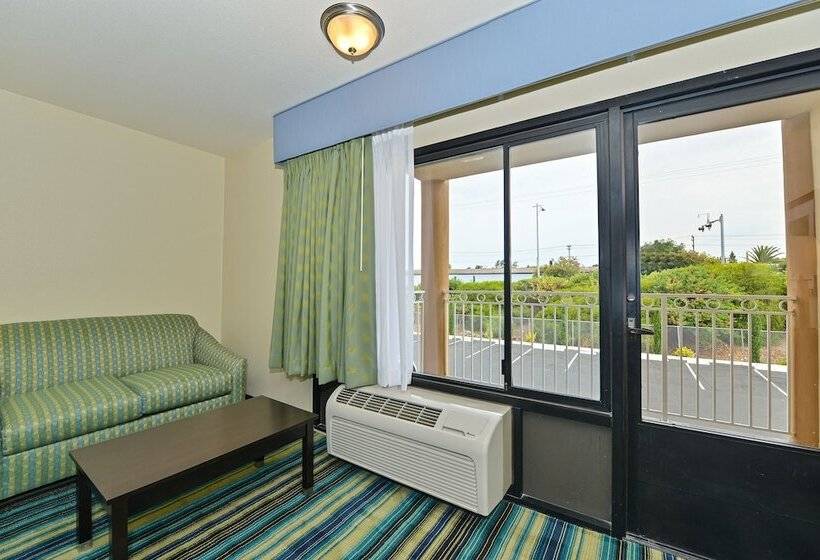 Люкс, Super 8 By Wyndham Vallejo/napa Valley