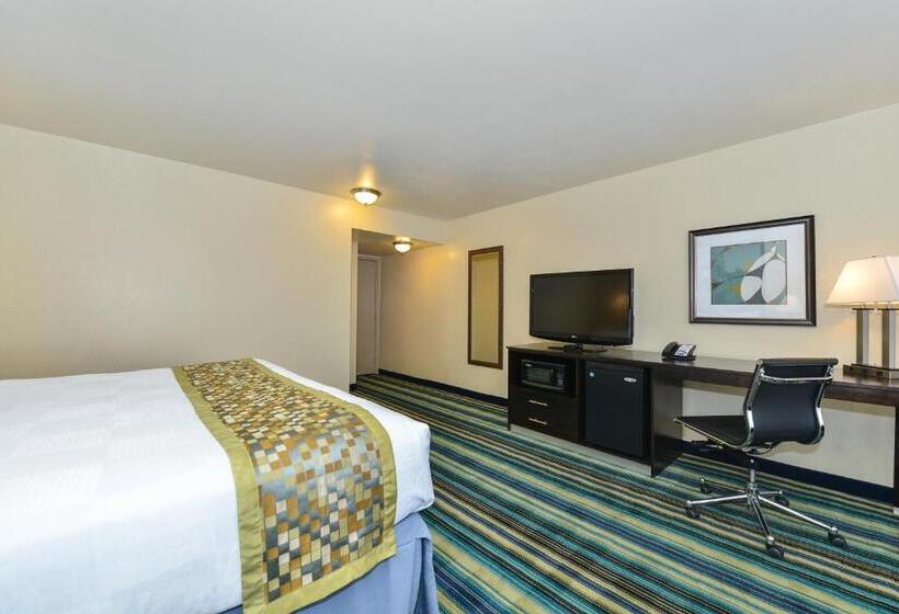 Люкс Кровать Кинг, Super 8 By Wyndham Vallejo/napa Valley