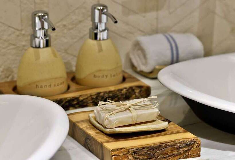 장애인용 디럭스룸, The Royal Senses Resort & Spa Crete, Curio Collection Hilton