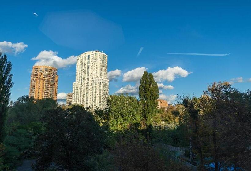 استودیوی استاندارد, Luxury Apartments Arena Guliver