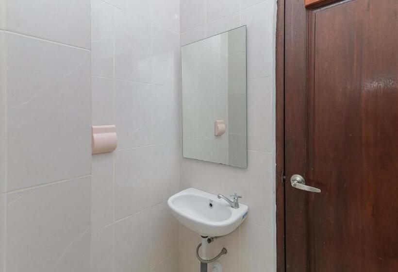 اتاق سوپریور, Urbanview Hotel Near Jatim Park 3 By Reddoorz