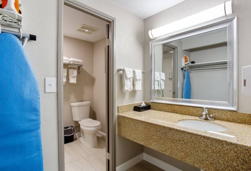 Номер Стандарт Двуспальная Кровать, Orangewood Inn & Suites Kansas City Airport